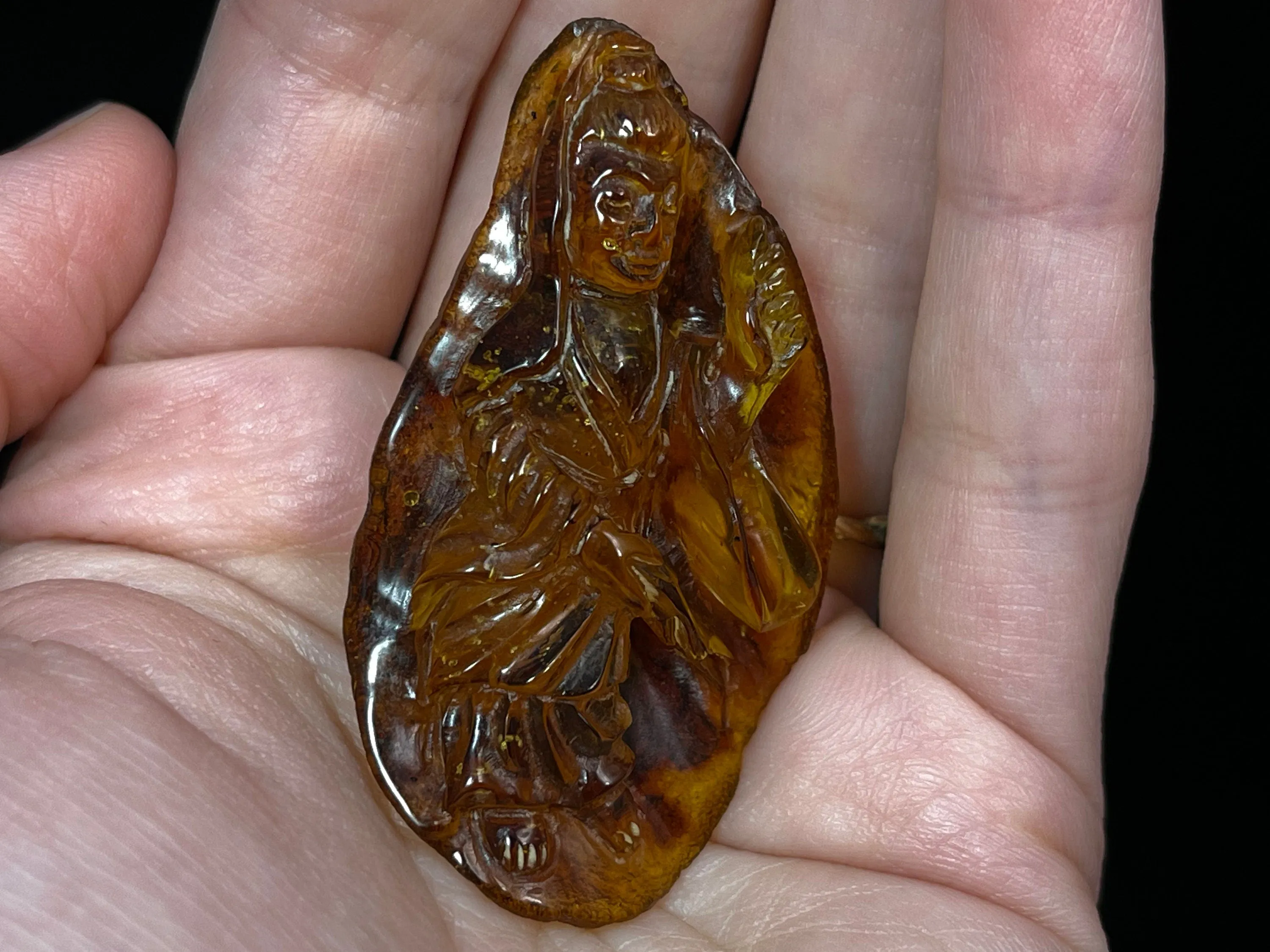 AMBER Crystal Buddha - Crystal Carving, Housewarming Gift, Home Decor, Healing Crystals and Stones, L2256