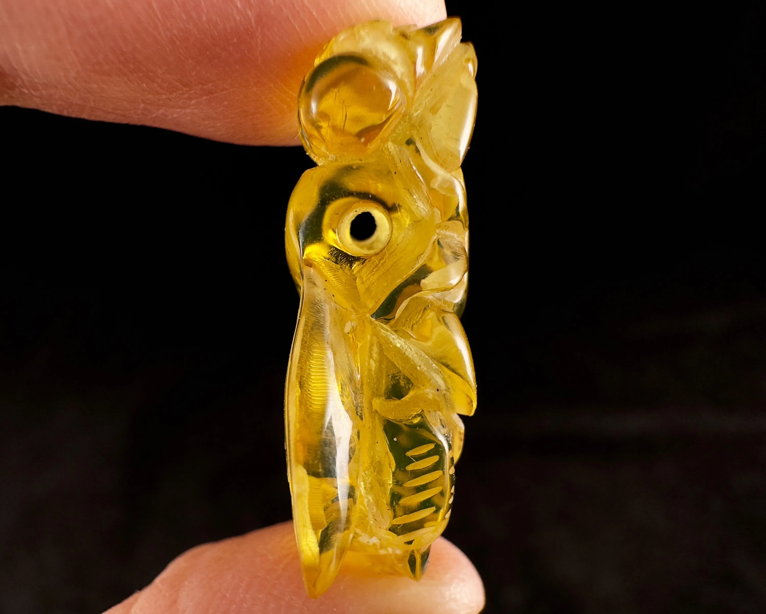 Honey AMBER Bee Pendant - Crystal Carving, Crystal Pendant, Handmade Jewelry, Healing Crystals and Stones, 54372