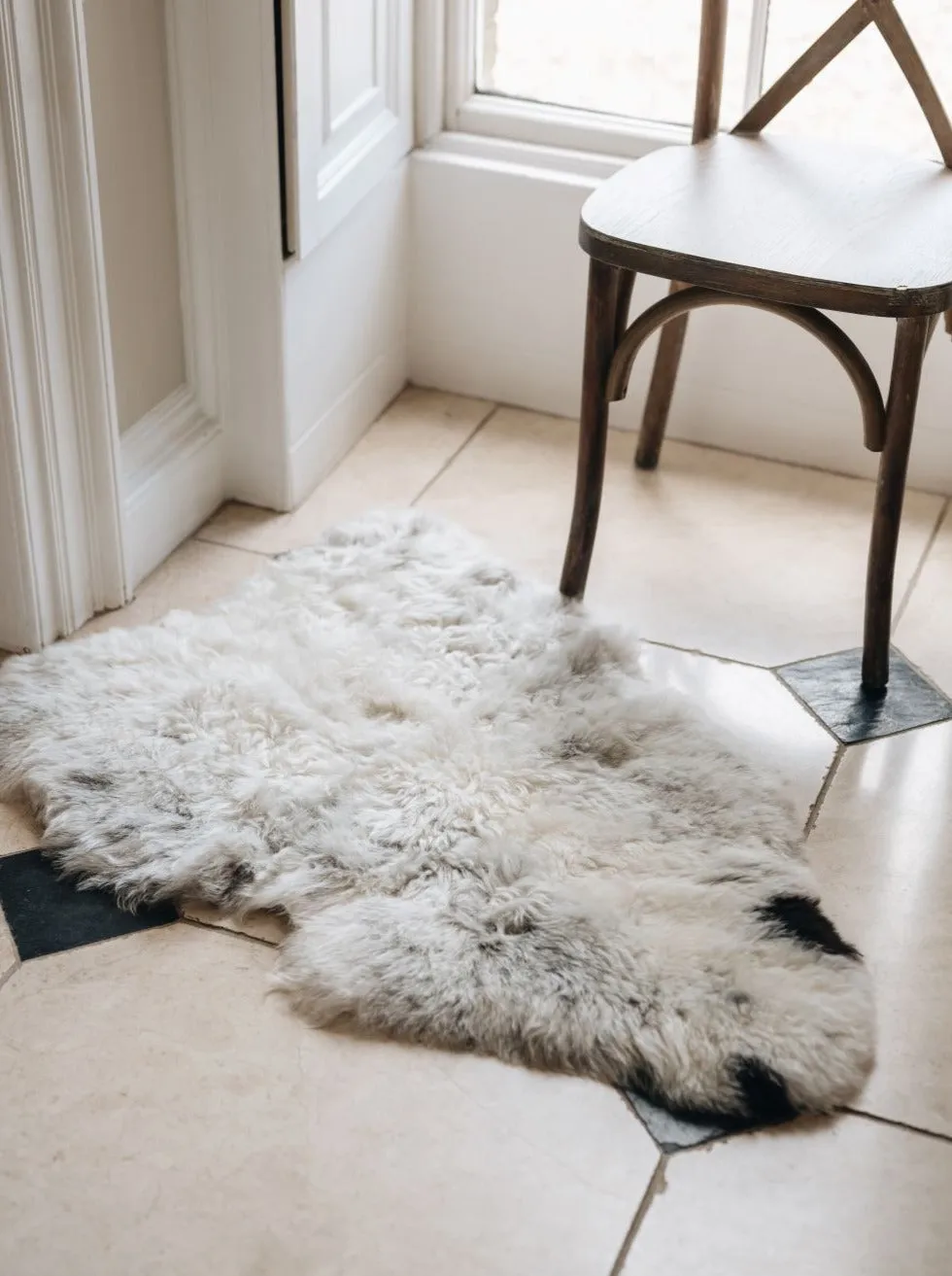 Icelandic Sheepskin Rug (Natural Spotted)